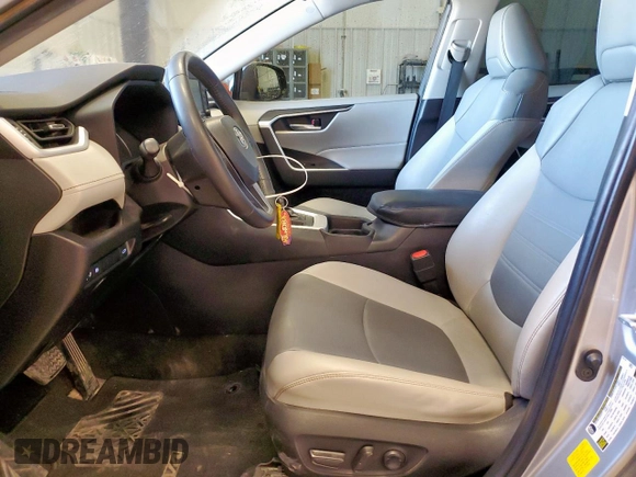 2021 Toyota RAV4 XLE Premium with VIN 2T3C1RFV7MC132953, listed as a Copart auction lot 60598085 with 111,013 mi miles and Clean title. Bid and sale history available at DreamBid. Image 7.