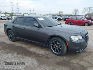 2016 Chrysler 300 S z VIN 2C3CCAGG8GH224995, wystawiony jako IAAI lot #42127685 z przebiegiem 64 614 mil mil oraz . Historia ofert i sprzedaży dostępna na DreamBid. Obrazek 1.
