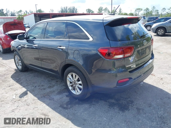 2019 Kia Sorento LX with VIN 5XYPG4A32KG538030, listed as a IAAI auction lot 41628882 with 120,392 mi miles. Bid and sale history available at carsss.com. Image 3.