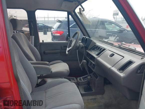 1991 Isuzu Trooper z VIN JACCH58R0M7904092, wystawiony jako IAAI lot #41900283 z przebiegiem 226 780 mil mil oraz . Historia ofert i sprzedaży dostępna na DreamBid. Obrazek 5.