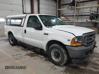 2001 Ford Super Duty F-250 XL with VIN 1FTNF20L81EB15511, listed as a IAAI auction lot 41718890 with 164,081 mi miles. Bid and sale history available at carsss.com. Image 1.