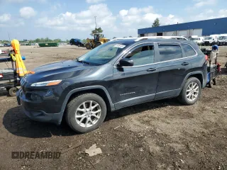 2014 Jeep Cherokee Latitude z VIN 1C4PJMCB7EW186415, wystawiony jako Copart lot #59689105 z przebiegiem 93 328 mil mil oraz Szkoda całkowita • Salvage title. Historia ofert i sprzedaży dostępna na DreamBid. Obrazek 1.