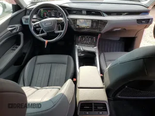 2024 Audi Q8 e-tron Premium z VIN WA14AAGE2RB015813, wystawiony jako Copart lot #61265424 z przebiegiem 1315 mil mil oraz Szkody całkowita. Historia ofert i sprzedaży dostępna na DreamBid. Obrazek 8.