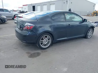 2009 Scion tC z VIN JTKDE167690288903, wystawiony jako IAAI lot #41925192 z przebiegiem 220 905 mil mil oraz . Historia ofert i sprzedaży dostępna na DreamBid. Obrazek 3.