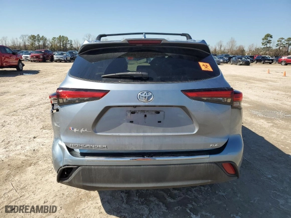 2020 Toyota Highlander XLE with VIN 5TDGZRAH1LS023866, listed as a Copart auction lot 43802315 with 49,400 mi miles and Salvage Title. Bid and sale history available at carsss.com. Image 6.