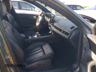2023 Audi A4 S line Premium Plus z VIN WAUEAAF41PN003020, wystawiony jako IAAI lot #42369885 z przebiegiem 55 960 mil mil oraz . Historia ofert i sprzedaży dostępna na DreamBid. Obrazek 5.
