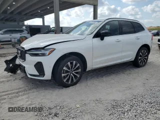 2024 Volvo XC60 Plus Dark Theme z VIN YV4L12RL2R1715563, wystawiony jako Copart lot #53510005 z przebiegiem 40 941 mil mil oraz Szkody całkowita. Historia ofert i sprzedaży dostępna na DreamBid. Obrazek 1.