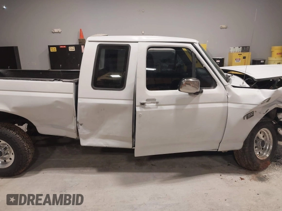1992 Ford F-150 with VIN 1FTEX15H1NKB55335, listed as a IAAI auction lot 41297914 with 1 mi miles. Bid and sale history available at carsss.com. Image 13.