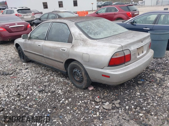 1996 Honda Accord LX with VIN 1HGCD563XTA289338, listed as a IAAI auction lot 41896052 with 221,401 mi miles and . Bid and sale history available at carsss.com. Image 3.