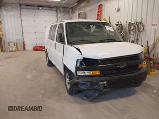 2020 Chevrolet City Express Cargo z VIN 1GCZGGFG2L1269258, wystawiony jako IAAI lot #42290784 z przebiegiem 175 462 mil mil oraz . Historia ofert i sprzedaży dostępna na DreamBid. Obrazek 1.