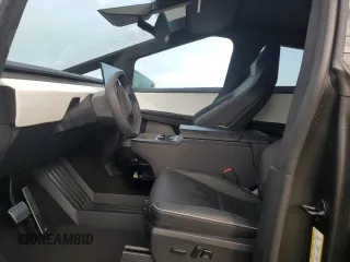 2024 Tesla Cybertruck z VIN 7G2CEHED2RA015326, wystawiony jako Copart lot #73841034 z przebiegiem Nie podano mil oraz Szkoda całkowita • Salvage title. Historia ofert i sprzedaży dostępna na DreamBid. Obrazek 7.