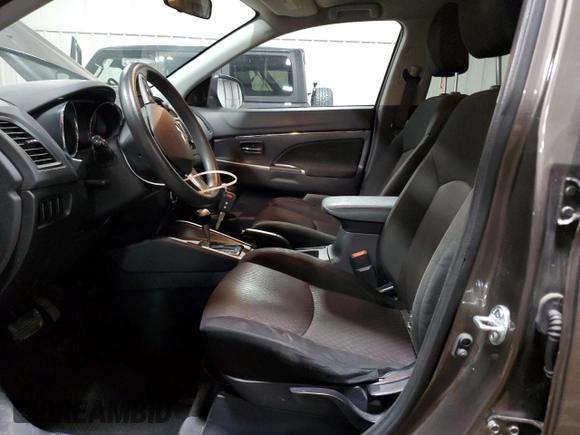 2018 Mitsubishi Outlander ES z VIN JA4AR3AU0JU018239, wystawiony jako Copart lot #50518885 z przebiegiem 128 351 mil mil oraz Szkoda całkowita • Salvage title. Historia ofert i sprzedaży dostępna na DreamBid. Obrazek 7.
