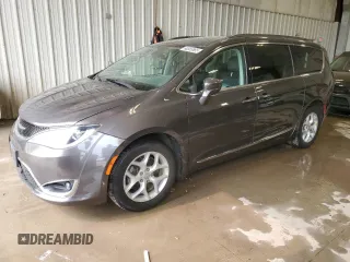 2017 Chrysler Pacifica Touring L z VIN 2C4RC1BG2HR820760, wystawiony jako Copart lot #60355865 z przebiegiem 119 200 mil mil oraz Nie do naprawy • Non repairable. Historia ofert i sprzedaży dostępna na DreamBid. Obrazek 1.