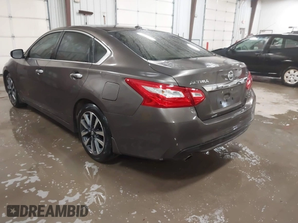 2016 Nissan Altima 2.5 S with VIN 1N4AL3AP4GC145811, listed as a IAAI auction lot 41424415 with 124,224 mi miles. Bid and sale history available at carsss.com. Image 3.