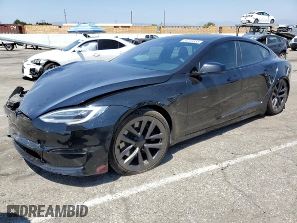 2022 Tesla Model S Plaid z VIN 5YJSA1E62NF471696, wystawiony jako Copart lot #56249555 z przebiegiem Nie podano mil oraz Szkoda całkowita • Salvage title. Historia ofert i sprzedaży dostępna na DreamBid. Obrazek 1.