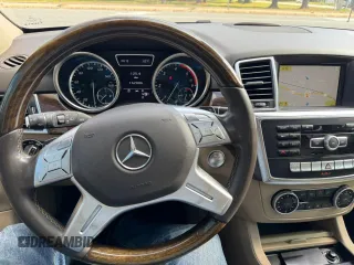 2012 Mercedes-Benz M 350 z VIN 4JGDA2EB0CA030386, wystawiony jako Copart lot #56890935 z przebiegiem 162 086 mil mil oraz Tytuł czysty. Historia ofert i sprzedaży dostępna na DreamBid. Obrazek 7.