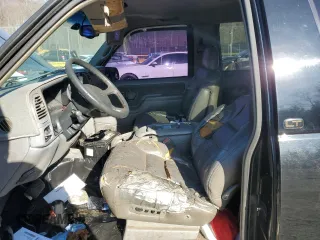 1998 Chevrolet Tahoe z VIN 3GNEK18R9WG123185, wystawiony jako Copart lot #53020915 z przebiegiem 310 261 mil mil oraz Nie do naprawy. Historia ofert i sprzedaży dostępna na DreamBid. Obrazek 7.