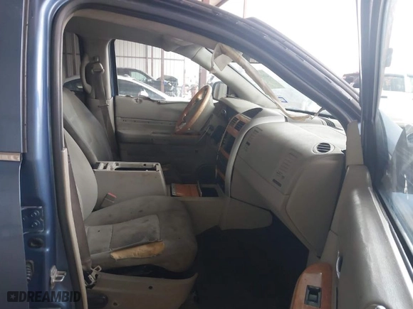 2008 Chrysler Aspen Limited with VIN 1A8HX58N88F126863, listed as a IAAI auction lot 41692851 with 301,832 mi miles. Bid and sale history available at carsss.com. Image 5.