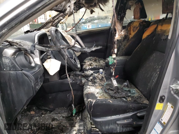 2018 Toyota RAV4 XLE with VIN JTMRFREV2JD234942, listed as a Copart auction lot 54136645 with Not Provided miles and Salvage Title. Bid and sale history available at DreamBid. Image 7.