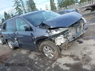 2006 Toyota Sienna CE z VIN 5TDZA23C06S547703, wystawiony jako IAAI lot #41973392 z przebiegiem 235 995 mil mil oraz . Historia ofert i sprzedaży dostępna na DreamBid. Obrazek 1.