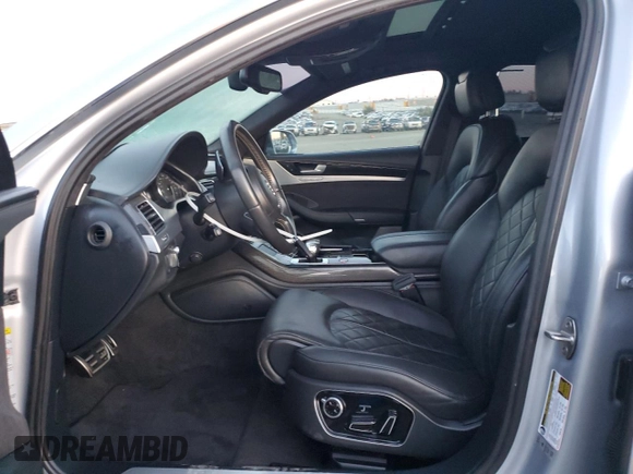 2015 Audi S8 z VIN WAUK2AFD6FN011936, wystawiony jako Copart lot #41606215 z przebiegiem 40 260 mil mil oraz Szkoda całkowita • Salvage title. Historia ofert i sprzedaży dostępna na DreamBid. Obrazek 7.