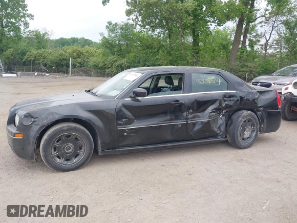 2005 Chrysler 300 Touring z VIN 2C3JA53G15H155185, wystawiony jako IAAI lot #42243504 z przebiegiem 176 557 mil mil oraz . Historia ofert i sprzedaży dostępna na DreamBid. Obrazek 14.