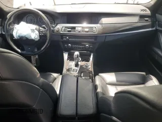 2013 BMW 5 Series 535i xDrive z VIN WBAFU7C59DDU73258, wystawiony jako Copart lot #56858785 z przebiegiem Nie podano mil oraz Szkoda całkowita • Salvage title. Historia ofert i sprzedaży dostępna na DreamBid. Obrazek 8.