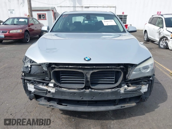 2011 BMW 7 Series 740i z VIN WBAKA4C53BC612440, wystawiony jako IAAI lot #42003297 z przebiegiem 130 655 mil mil oraz . Historia ofert i sprzedaży dostępna na DreamBid. Obrazek 13.