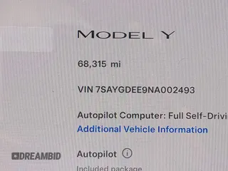 2022 Tesla Model Y Long Range z VIN 7SAYGDEE9NA002493, wystawiony jako IAAI lot #41756460 z przebiegiem 68 315 mil mil oraz . Historia ofert i sprzedaży dostępna na DreamBid. Obrazek 14.