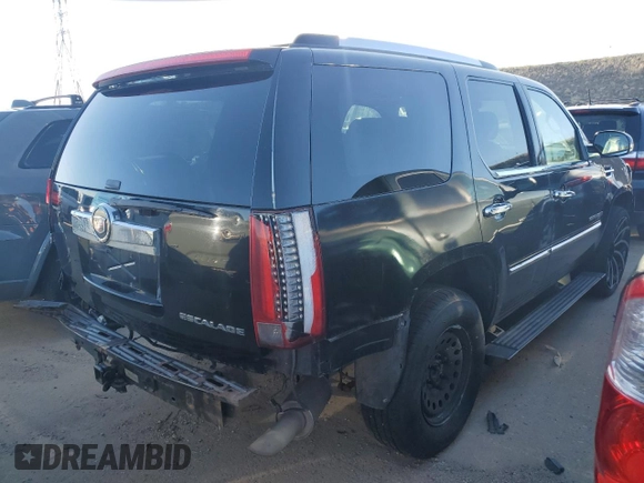 2008 Cadillac Escalade z VIN 1GYFK63888R152005, wystawiony jako Copart lot #54179325 z przebiegiem 208 059 mil mil oraz Szkody całkowita. Historia ofert i sprzedaży dostępna na DreamBid. Obrazek 3.
