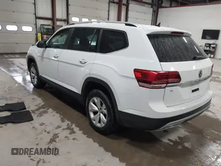 2018 Volkswagen Atlas SE with VIN 1V2KR2CA2JC569381, listed as a IAAI auction lot 41843200 with 87,769 mi miles and . Bid and sale history available at DreamBid. Image 3.