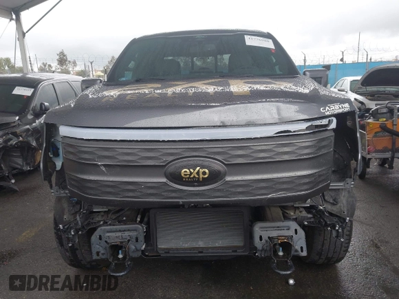 2022 Ford F-150 Lightning Pro z VIN 1FTVW1EL8NWG14070, wystawiony jako IAAI lot #41776980 z przebiegiem 14 812 mil mil oraz . Historia ofert i sprzedaży dostępna na DreamBid. Obrazek 13.