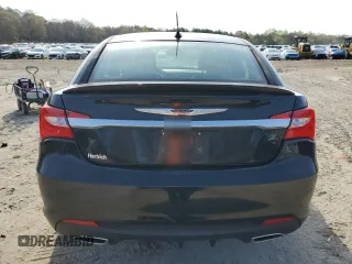 2014 Chrysler 200 Limited z VIN 1C3CCBCG1EN191628, wystawiony jako Copart lot #52771395 z przebiegiem 140 340 mil mil oraz Tytuł czysty. Historia ofert i sprzedaży dostępna na DreamBid. Obrazek 6.