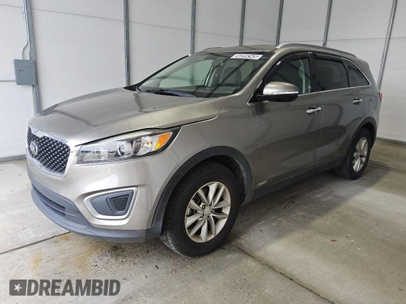 2017 Kia Sorento LX z VIN 5XYPGDA36HG284069, wystawiony jako Copart lot #56899345 z przebiegiem 106 724 mil mil oraz Czysty tytuł • Clean title. Historia ofert i sprzedaży dostępna na DreamBid. Obrazek 1.