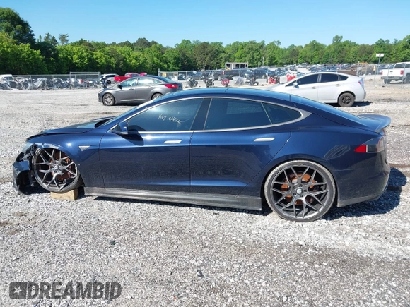 2015 Tesla Model S 85D with VIN 5YJSA4H47FF083005, listed as a IAAI auction lot 40970624 with 84,327 mi miles. Bid and sale history available at carsss.com. Image 15.