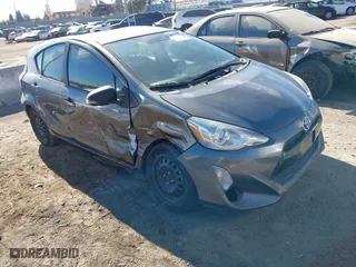 2015 Toyota Prius c One with VIN JTDKDTB33F1587190, listed as a IAAI auction lot 40916191 with 157,414 mi miles. Bid and sale history available at carsss.com. Image 1.