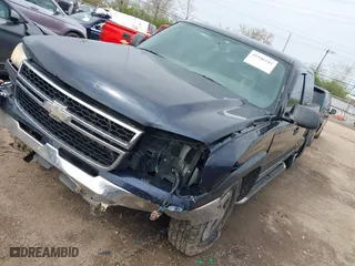 2007 Chevrolet Silverado 1500 Classic Work Truck with VIN 1GCEK19Z37E174715, listed as a IAAI auction lot 41946242 with 271,089 mi miles. Bid and sale history available at carsss.com. Image 18.