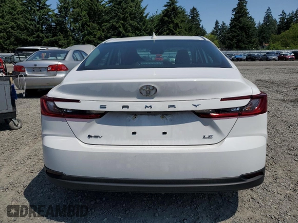 2025 Toyota Camry LE z VIN 4T1DAACK8SU540544, wystawiony jako Copart lot #58835005 z przebiegiem 14 268 mil mil oraz Szkoda całkowita • Salvage title. Historia ofert i sprzedaży dostępna na DreamBid. Obrazek 6.