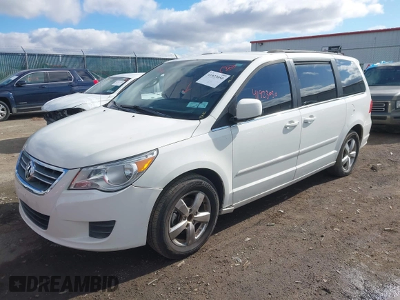 2011 Volkswagen Routan SE z VIN 2V4RW3DG9BR717557, wystawiony jako IAAI lot #41923050 z przebiegiem 155 797 mil mil oraz . Historia ofert i sprzedaży dostępna na DreamBid. Obrazek 2.