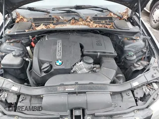 2011 BMW 3 Series 335i xDrive с VIN WBAPL5C53BA742364, выставлен на аукционе IAAI как лот 42604717 с пробегом 157 418 миль миль и . История ставок и продаж доступна на DreamBid. Изображение 10.