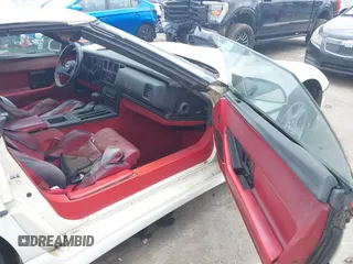 1987 Chevrolet Corvette z VIN 1G1YY3185H5125214, wystawiony jako IAAI lot #42499945 z przebiegiem 225 209 mil mil oraz . Historia ofert i sprzedaży dostępna na DreamBid. Obrazek 5.