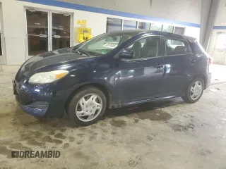 2010 Toyota Matrix z VIN 2T1KU4EE4AC305467, wystawiony jako Copart lot #58976695 z przebiegiem 281 124 mil mil oraz Szkoda całkowita • Salvage title. Historia ofert i sprzedaży dostępna na DreamBid. Obrazek 1.