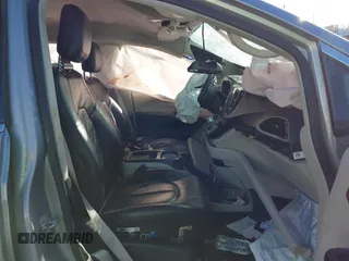 2017 Chrysler Pacifica Touring L z VIN 2C4RC1BG3HR569442, wystawiony jako IAAI lot #41467452 z przebiegiem Nie podano mil oraz . Historia ofert i sprzedaży dostępna na DreamBid. Obrazek 5.