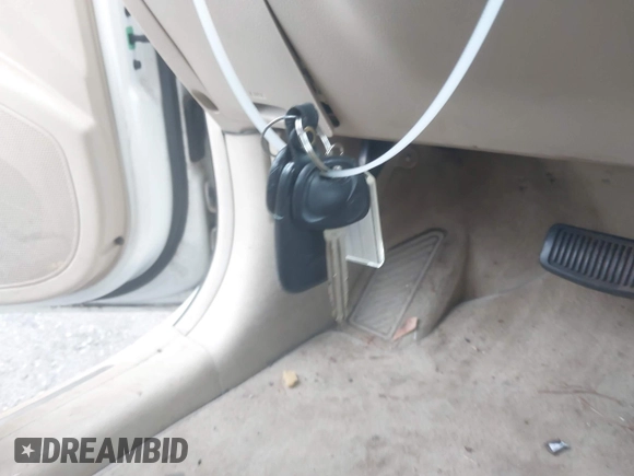 2007 Hyundai Santa Fe SE with VIN 5NMSH13E57H063796, listed as a IAAI auction lot 42356059 with 270,309 mi miles and . Bid and sale history available at DreamBid. Image 12.