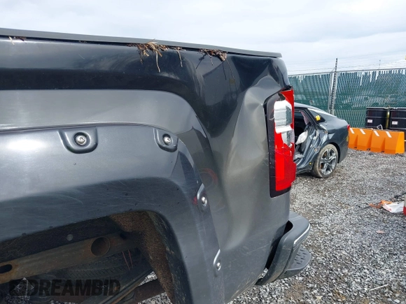 2015 GMC Sierra 1500 SLE z VIN 1GTV2UEC1FZ321141, wystawiony jako IAAI lot #41814049 z przebiegiem 91 173 mil mil oraz . Historia ofert i sprzedaży dostępna na DreamBid. Obrazek 19.