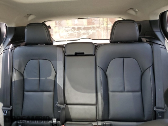 2021 Volvo XC40 Inscription with VIN YV4162UL5M2564818, listed as a Copart auction lot 58443445 with 36,557 mi miles and Salvage title. Bid and sale history available at DreamBid. Image 10.
