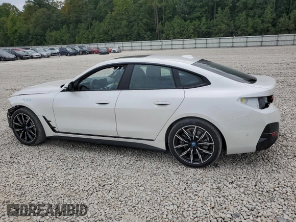2024 BMW i4 eDrive40 z VIN WBY73AW07RFR74988, wystawiony jako Copart lot #70713824 z przebiegiem 14 117 mil mil oraz Szkody całkowita. Historia ofert i sprzedaży dostępna na DreamBid. Obrazek 2.