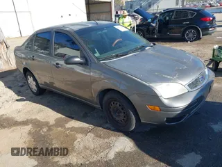 2007 Ford Focus S with VIN 1FAFP34N87W211893, listed as a IAAI auction lot 41861386 with 511,418 mi miles. Bid and sale history available at carsss.com. Image 1.