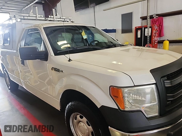 2014 Ford F-150 XL z VIN 1FTMF1CMXEKE58032, wystawiony jako IAAI lot #42250000 z przebiegiem 253 139 mil mil oraz . Historia ofert i sprzedaży dostępna na DreamBid. Obrazek 1.