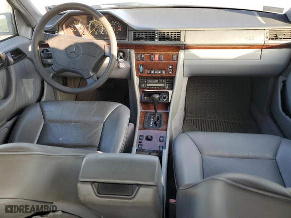 1995 Mercedes-Benz E Class with VIN WDBEA32E4SC245977, listed as a Copart auction lot 77588644 with 140,070 mi miles and Clean Title. Bid and sale history available at carsss.com. Image 8.